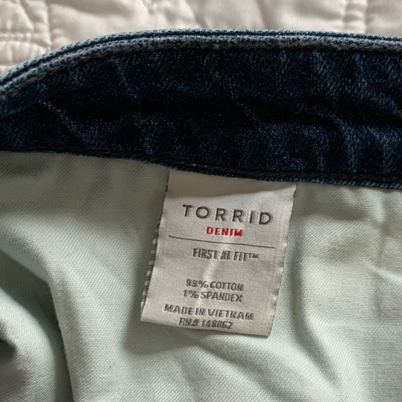 Mom Jeans - Picture 2 of 6